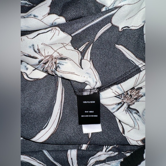 Torrid 2X Black White Floral Faux Wrap Blouse V-Neck Long Sleeve Button Front - Picture 5 of 8